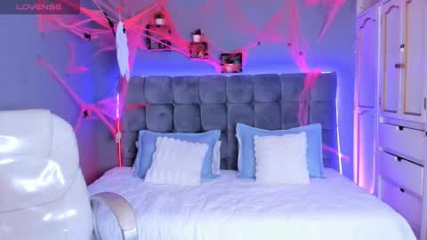 Snapshot of mely_ocean chatting on 10-20-25, 08:09 MELY online show from 10-20-25, 08:09