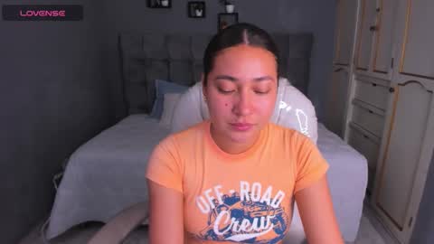 Snapshot of mely_ocean chatting on 11-13-25, 08:08 MELY online show from 11-13-25, 08:08