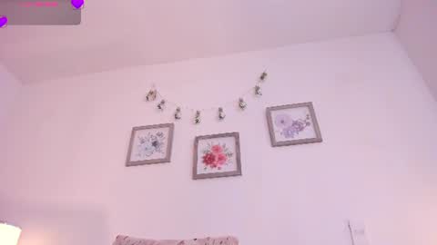 Snapshot of mely_rosee chatting on 06-18-26, 12:42 online show from 06-18-26, 12:42