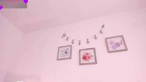 Snapshot of mely_rosee chatting on 06-30-26, 12:39 online show from 06-30-26, 12:39