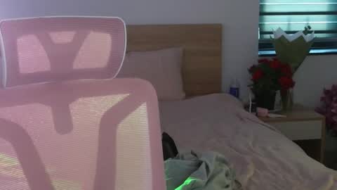 Snapshot of mencialo chatting on 05-21-26, 12:06 Mencialo online show from 05-21-26, 12:06