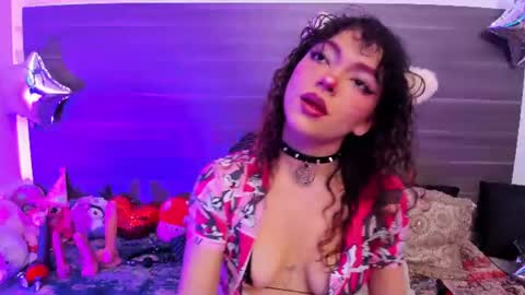 Snapshot of mental_lagoon6 chatting on 06-23-26, 01:42 CRISTAL online show from 06-23-26, 01:42
