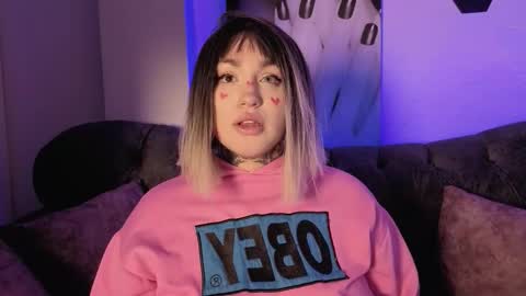 Snapshot of meow_boo chatting on 02-15-26, 07:51 Aruz online show from 02-15-26, 07:51