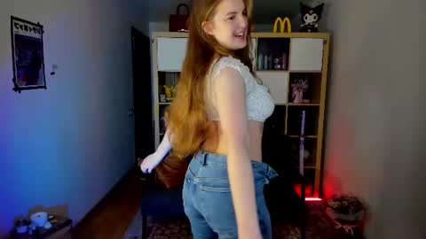 Snapshot of meow_k1tty chatting on 06-24-26, 06:23 Flora Next stream November 17th at 6 GMT online show from 06-24-26, 06:23