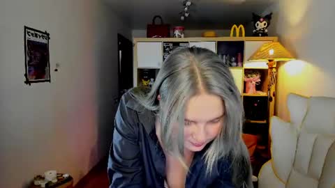 Snapshot of meow_k1tty chatting on 07-10-26, 05:01 Flora Next stream November 17th at 6 GMT online show from 07-10-26, 05:01
