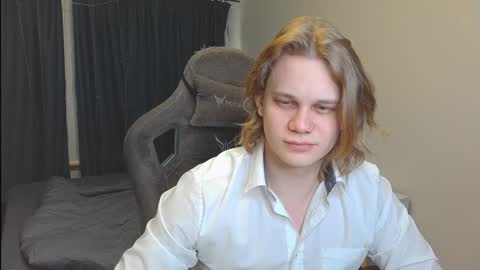 Snapshot of meow_mickey chatting on 12-03-24, 08:05 Mickey online show from 12-03-24, 08:05