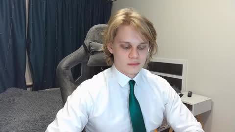 Snapshot of meow_mickey chatting on 12-23-24, 06:05 Mickey online show from 12-23-24, 06:05