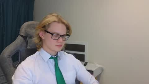 Snapshot of meow_mickey chatting on 01-30-25, 05:28 Mickey online show from 01-30-25, 05:28