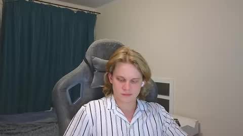 Snapshot of meow_mickey chatting on 02-13-25, 05:44 Mickey online show from 02-13-25, 05:44