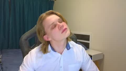 Snapshot of meow_mickey chatting on 03-07-25, 06:00 Mickey online show from 03-07-25, 06:00