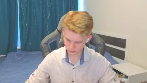 Snapshot of meow_mickey chatting on 09-09-25, 10:04 Mickey online show from 09-09-25, 10:04