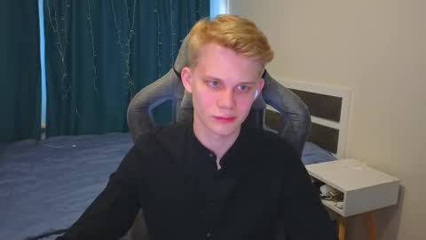 Snapshot of meow_mickey chatting on 09-13-25, 01:33 Mickey online show from 09-13-25, 01:33