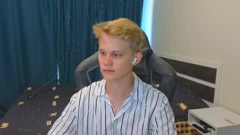 Snapshot of meow_mickey chatting on 10-03-25, 07:27 Mickey online show from 10-03-25, 07:27