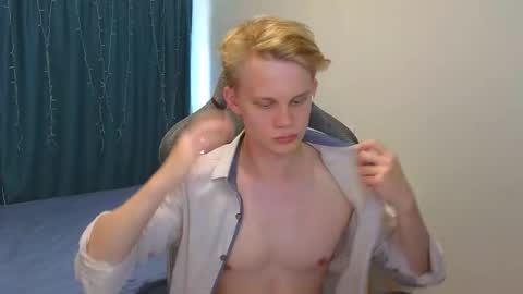 Snapshot of meow_mickey chatting on 10-16-25, 09:10 Mickey online show from 10-16-25, 09:10