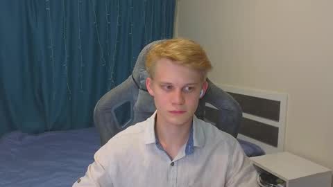 Snapshot of meow_mickey chatting on 10-26-25, 04:13 Mickey online show from 10-26-25, 04:13