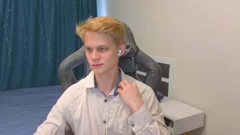 Snapshot of meow_mickey chatting on 10-30-25, 10:38 Mickey online show from 10-30-25, 10:38