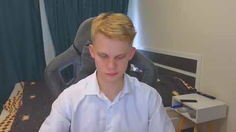 Snapshot of meow_mickey chatting on 11-10-25, 10:14 Mickey online show from 11-10-25, 10:14