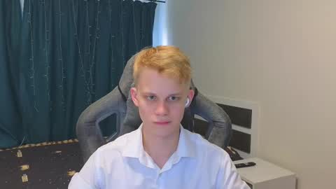 Snapshot of meow_mickey chatting on 11-13-25, 10:47 Mickey online show from 11-13-25, 10:47