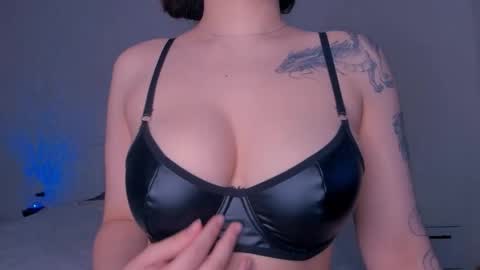 Snapshot of meow_rinnie chatting on 10-05-25, 10:13 My links --- online show from 10-05-25, 10:13