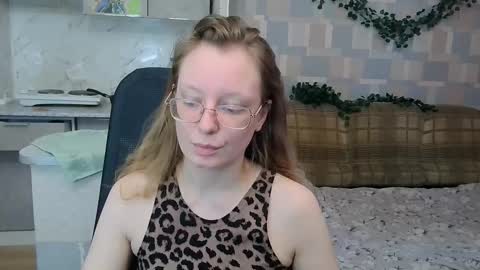 Snapshot of meowcr chatting on 10-26-25, 11:38 meowcr online show from 10-26-25, 11:38