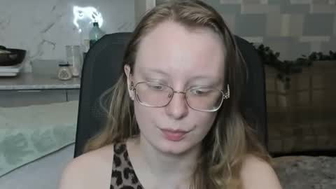 Snapshot of meowcr chatting on 10-28-25, 07:05 meowcr online show from 10-28-25, 07:05