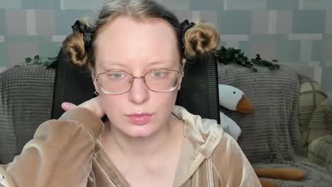 Snapshot of meowcr chatting on 12-13-25, 10:26 meowcr online show from 12-13-25, 10:26