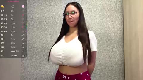 Snapshot of meowgirlye chatting on 02-04-26, 11:05 Mona online show from 02-04-26, 11:05