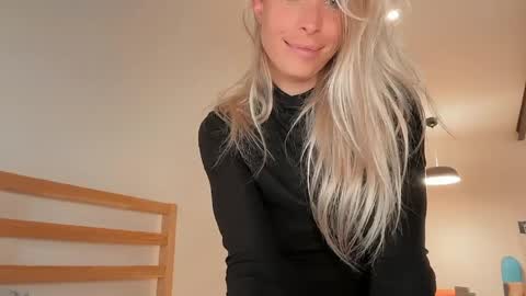 Snapshot of mer_kel chatting on 04-16-26, 12:11 mer_kel online show from 04-16-26, 12:11