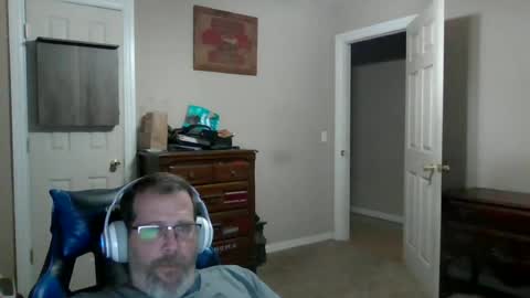 Snapshot of mercer1977 chatting on 06-25-26, 01:48 mercer1977 online show from 06-25-26, 01:48