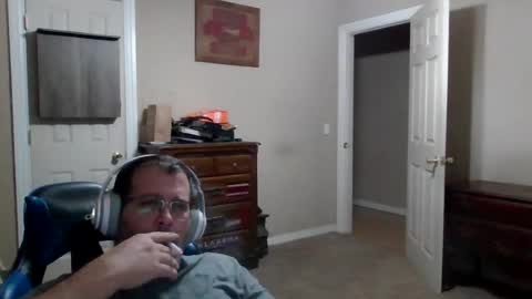Snapshot of mercer1977 chatting on 07-16-26, 01:06 mercer1977 online show from 07-16-26, 01:06