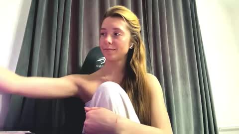 Snapshot of meredithboehmer chatting on 12-17-25, 08:09 Mary online show from 12-17-25, 08:09