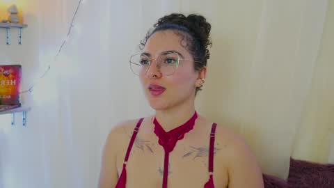 Snapshot of merida_bell18 chatting on 12-19-24, 02:12 Merida Bell online show from 12-19-24, 02:12