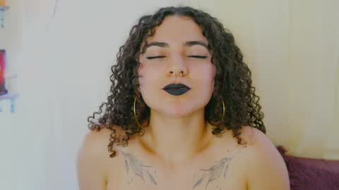 Snapshot of merida_bell18 chatting on 12-20-24, 03:25 Merida Bell online show from 12-20-24, 03:25