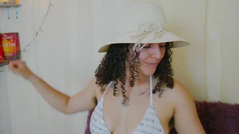 Snapshot of merida_bell18 chatting on 12-24-24, 03:05 Merida Bell online show from 12-24-24, 03:05