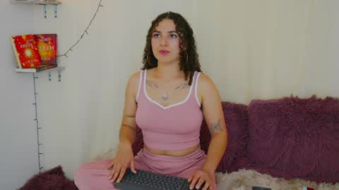 Snapshot of merida_bell18 chatting on 01-03-25, 11:44 Merida Bell online show from 01-03-25, 11:44