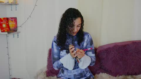 Snapshot of merida_bell18 chatting on 01-14-25, 04:57 Merida Bell online show from 01-14-25, 04:57