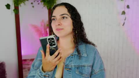 Snapshot of merida_bell18 chatting on 09-27-25, 11:10 Merida Bell online show from 09-27-25, 11:10