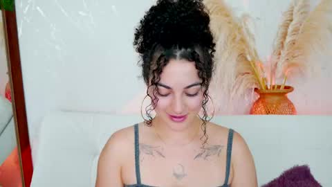 Snapshot of merida_bell18 chatting on 06-09-26, 10:43 Merida Bell online show from 06-09-26, 10:43