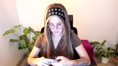 laura 3 i am independent model online show from 10-12-25, 02:21