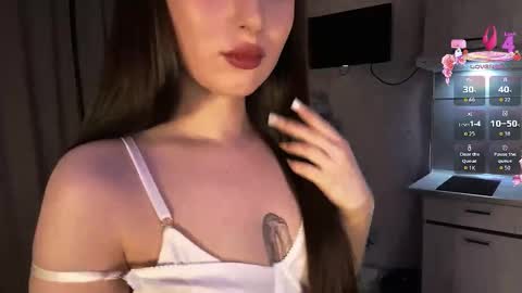 Snapshot of meridethvilca chatting on 02-17-26, 04:13 Rina online show from 02-17-26, 04:13