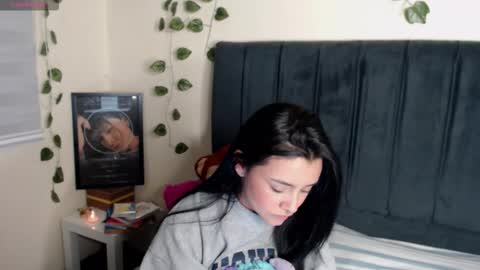 Snapshot of merilynwhithe_ chatting on 09-19-25, 03:30 Merilyn online show from 09-19-25, 03:30