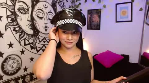 Snapshot of merilynwhithe_ chatting on 10-27-25, 10:47 Merilyn online show from 10-27-25, 10:47