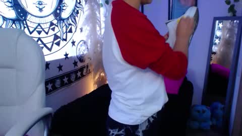 Snapshot of merilynwhithe_ chatting on 11-11-25, 03:12 Merilyn online show from 11-11-25, 03:12