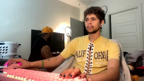 Snapshot of merlinharriss chatting on 02-17-25, 08:26 Merlinz Magic online show from 02-17-25, 08:26