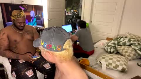 Snapshot of merlinharriss chatting on 02-21-25, 04:51 Merlinz Magic online show from 02-21-25, 04:51