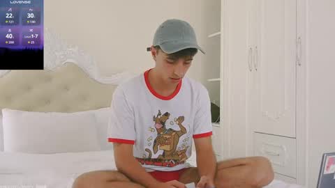 Snapshot of merry_mark chatting on 05-19-26, 06:53 Mark online show from 05-19-26, 06:53
