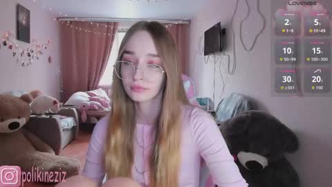 Snapshot of merryl_clark chatting on 04-22-26, 11:01 Sara online show from 04-22-26, 11:01