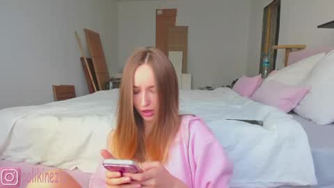 Snapshot of merryl_clark chatting on 06-05-26, 12:22 Sara online show from 06-05-26, 12:22