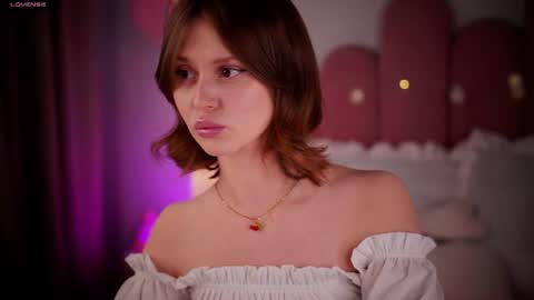 Snapshot of merylew chatting on 06-30-26, 05:30 Anna online show from 06-30-26, 05:30