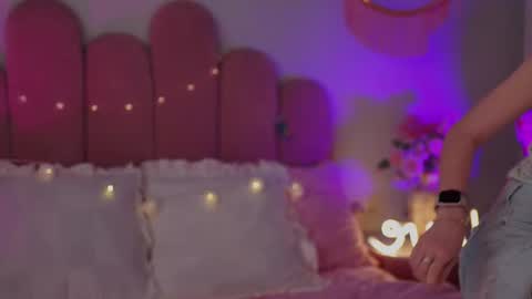Snapshot of merylew chatting on 07-11-26, 05:21 Anna online show from 07-11-26, 05:21